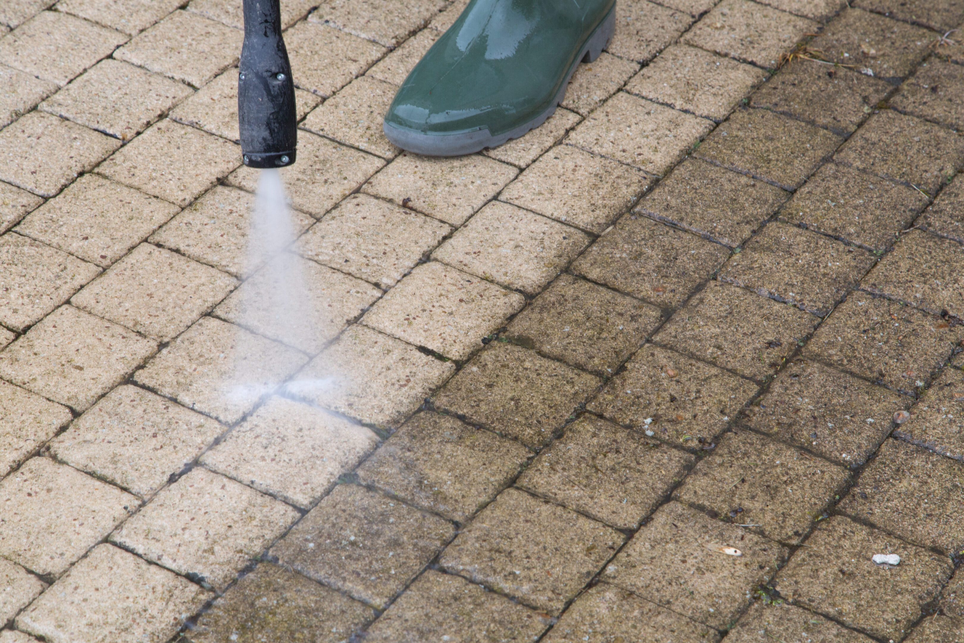 High Pressure Cleaning - 07 Outdoor floor cleaning with high pressure water jet